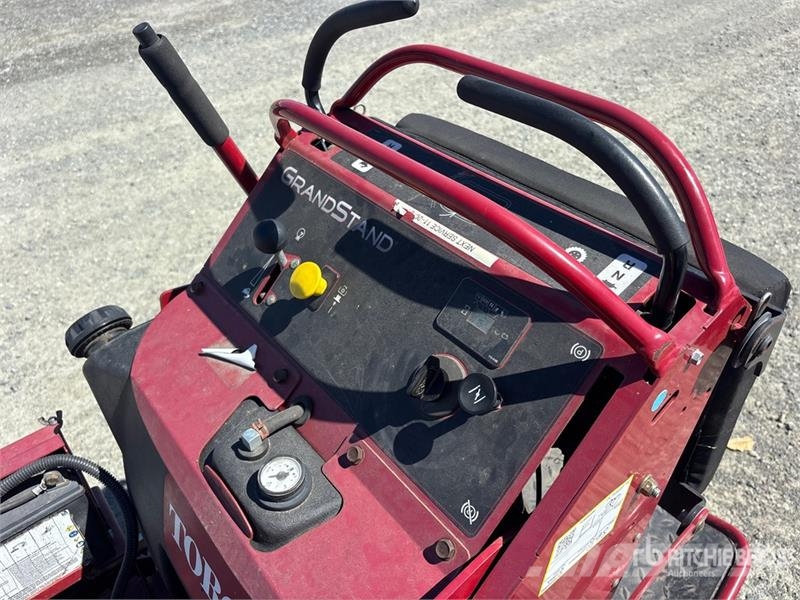 Toro 4x2 Stand-On Lawn Mower Самохідні газонокосарки