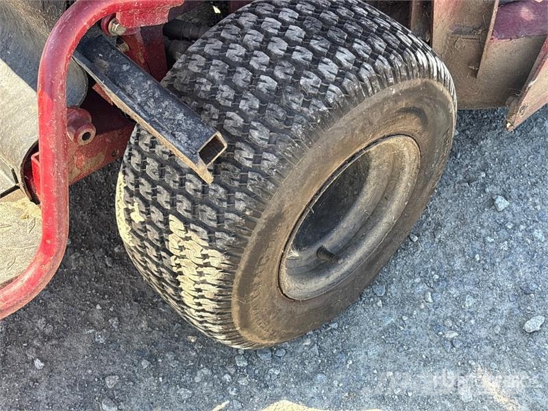 Toro 4x2 Stand-On Lawn Mower Самохідні газонокосарки