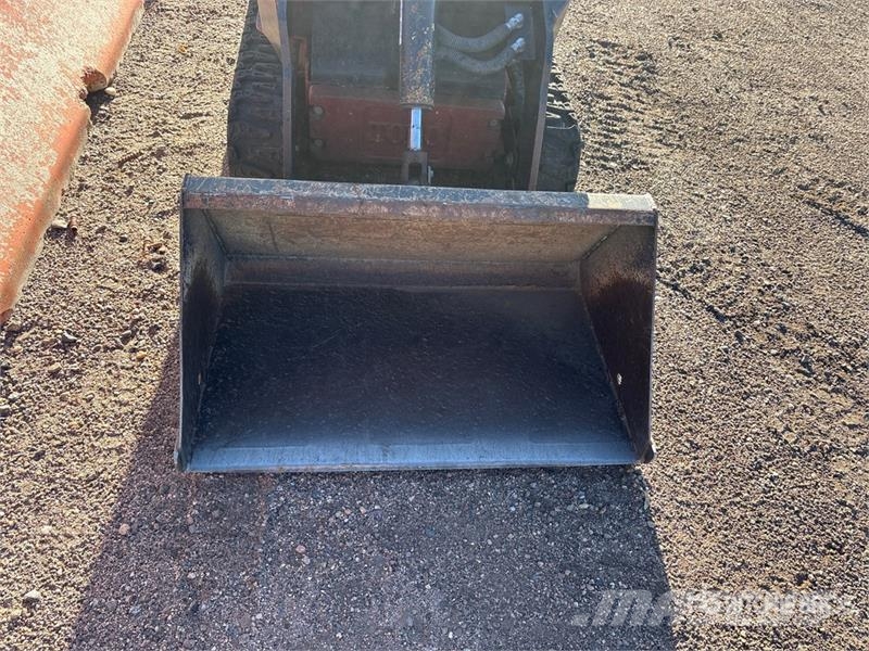 Toro Dingo TX427 Liukuohjatut kuormaajat