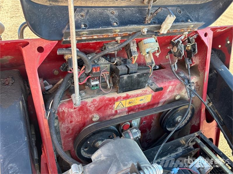 Toro Dingo TX427 Liukuohjatut kuormaajat