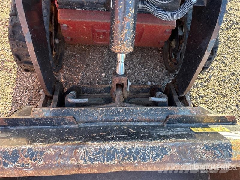 Toro Dingo TX427 Liukuohjatut kuormaajat