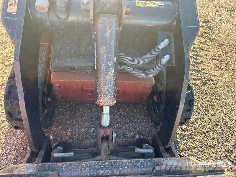 Toro Dingo TX427 Liukuohjatut kuormaajat
