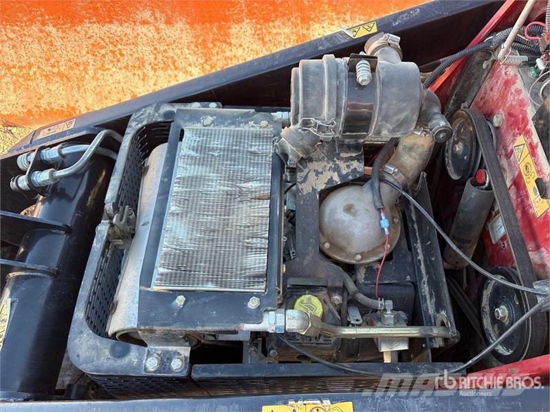 Toro Dingo TX427 Liukuohjatut kuormaajat