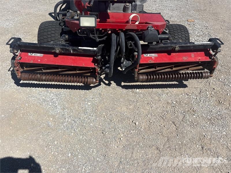Toro ReelMaster 3100D Ride-On Lawn Mower Самохідні газонокосарки
