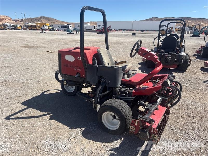 Toro ReelMaster 3100D Ride-On Lawn Mower Самохідні газонокосарки