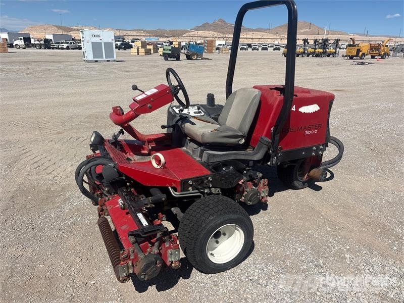 Toro ReelMaster 3100D Ride-On Lawn Mower Самохідні газонокосарки