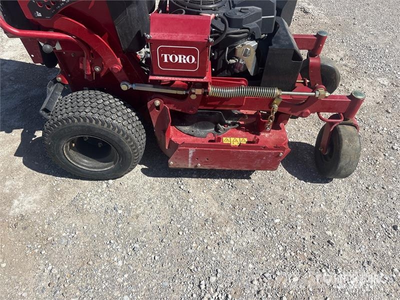 Toro Stand-On Lawn Mower Самохідні газонокосарки