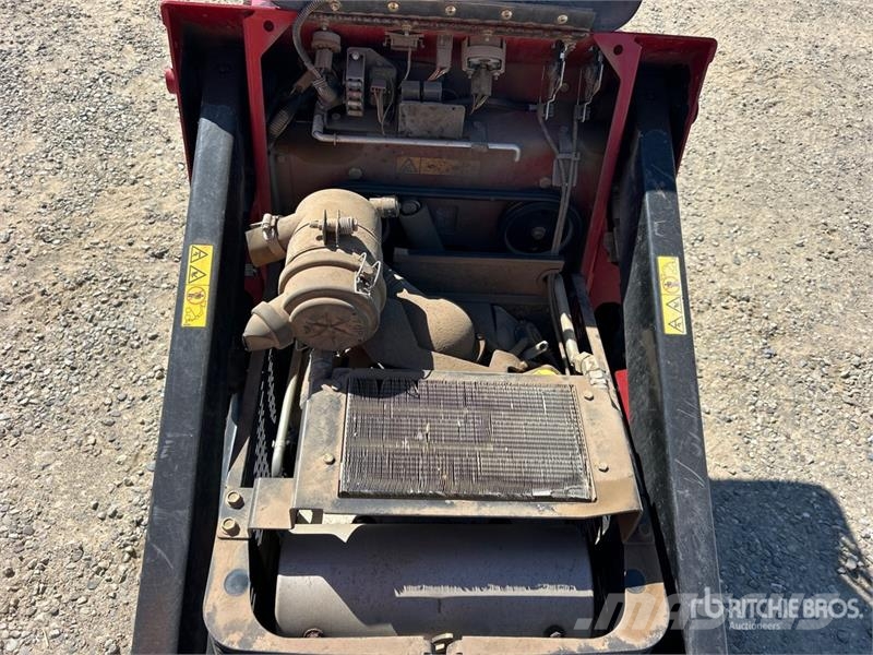 Toro TX-427 Mini Compact Track Loader لوادر انزلاقية التوجيه