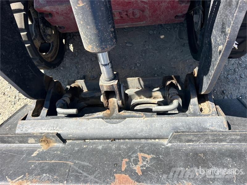 Toro TX-427 Mini Compact Track Loader لوادر انزلاقية التوجيه