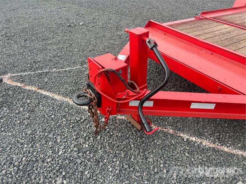 TOWMASTER 20 ft T/A Tilt Deck Trailer Нискотоварачи