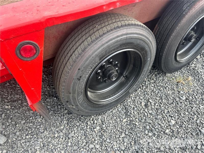 TOWMASTER 20 ft T/A Tilt Deck Trailer Нискотоварачи