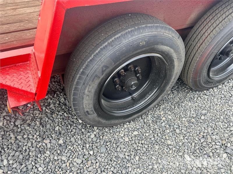TOWMASTER 20 ft T/A Tilt Deck Trailer Нискотоварачи