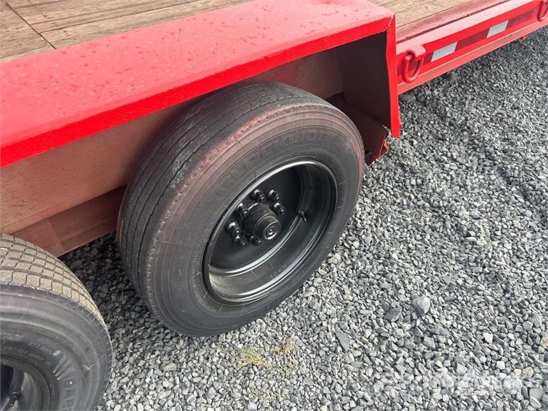 TOWMASTER 20 ft T/A Tilt Deck Trailer Нискотоварачи