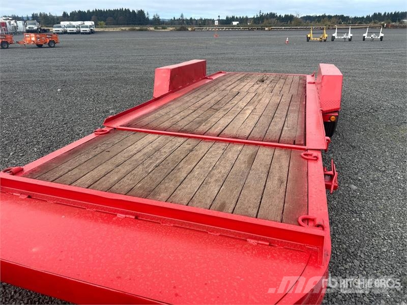 TOWMASTER 20 ft T/A Tilt Deck Trailer Нискотоварачи