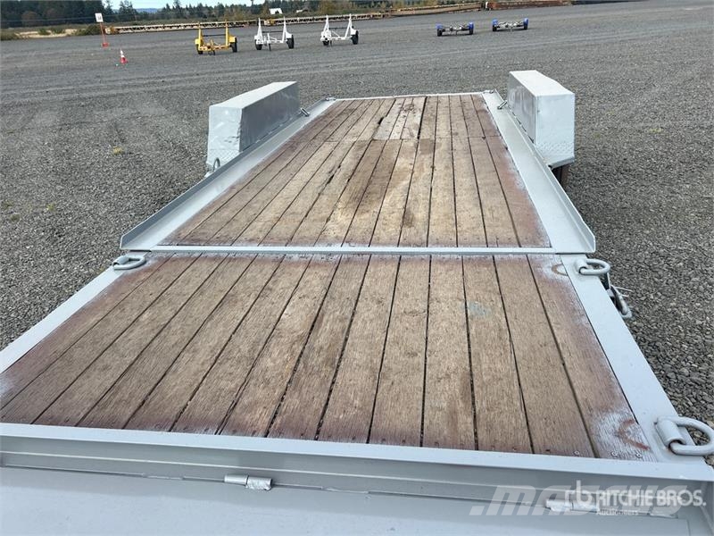 TOWMASTER 21 ft T/A Tilt Deck Trailer Нискотоварачи