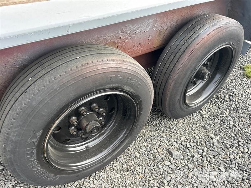 TOWMASTER 21 ft T/A Tilt Deck Trailer Нискотоварачи