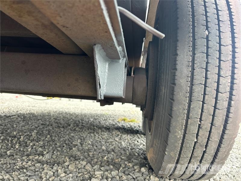 TOWMASTER 21 ft T/A Tilt Deck Trailer Нискотоварачи