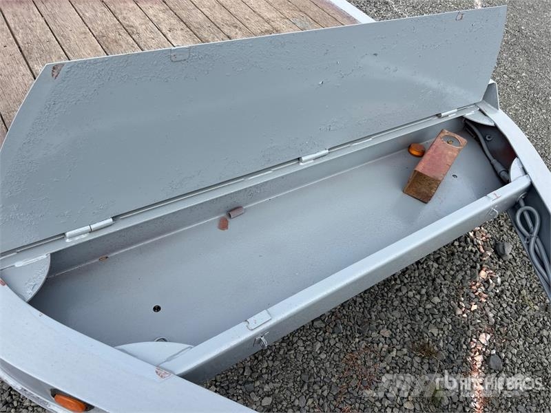 TOWMASTER 21 ft T/A Tilt Deck Trailer Нискотоварачи