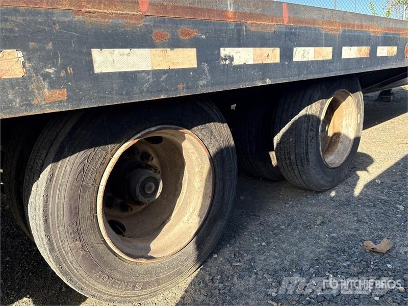 TOWMASTER 24 ft T/A Equipment Trailer مقطورات مركبات نقل
