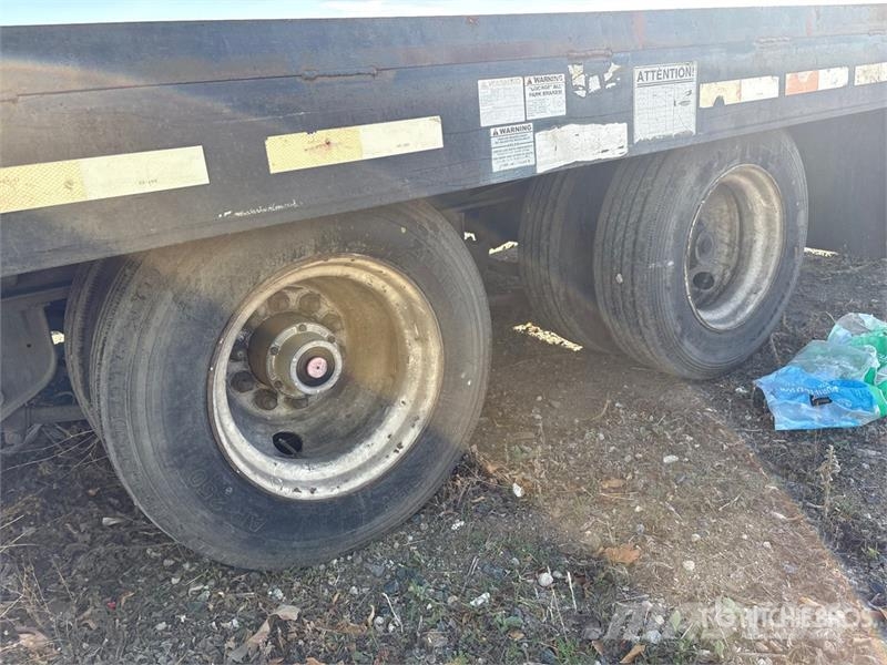 TOWMASTER 24 ft T/A Equipment Trailer مقطورات مركبات نقل
