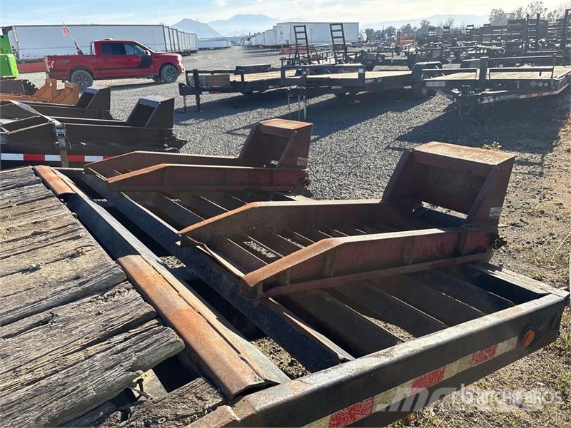 TOWMASTER 24 ft T/A Equipment Trailer مقطورات مركبات نقل