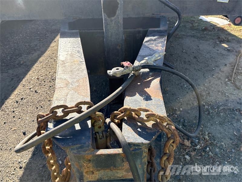 TOWMASTER 24 ft T/A Equipment Trailer مقطورات مركبات نقل