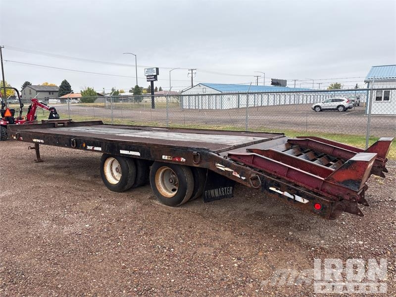 TOWMASTER T-40 19 ft T/A Equipment Trailer Autotransporter prikolice