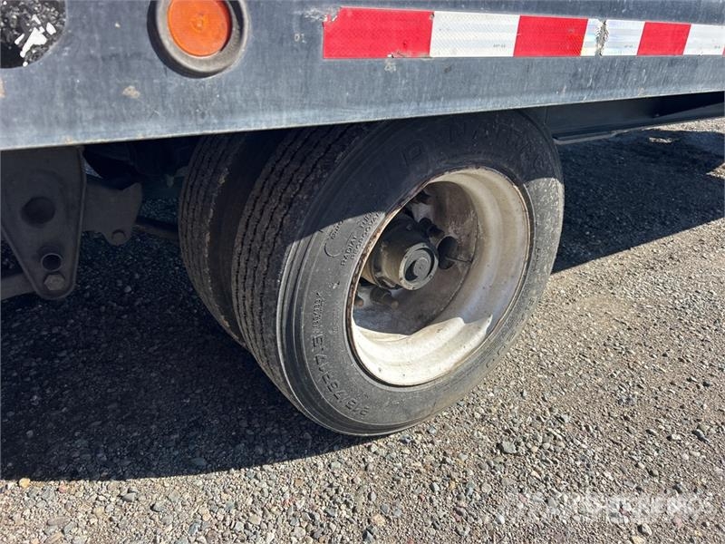 TOWMASTER T-50 28 ft Tri/A Equipment Trailer مقطورات مركبات نقل