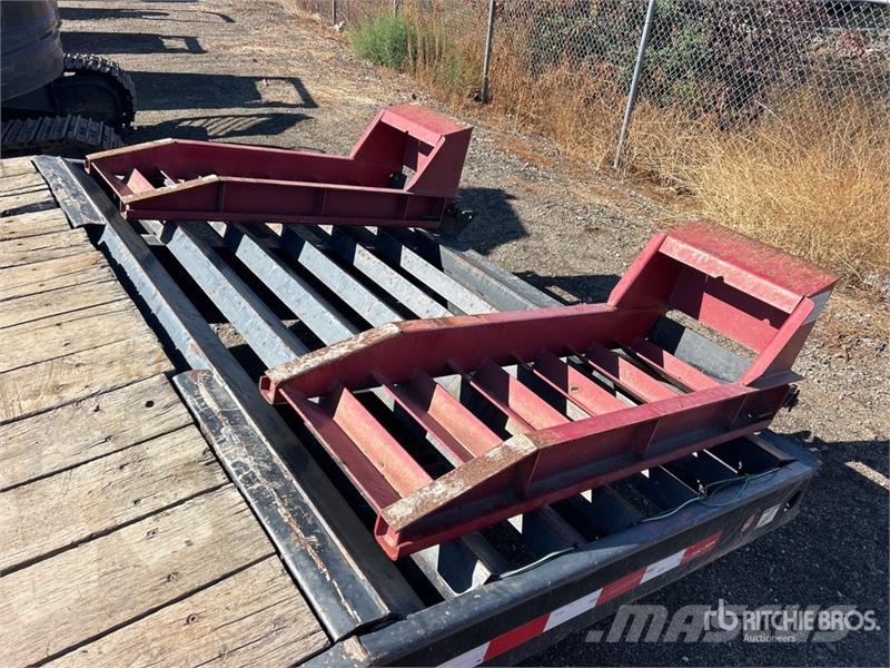 TOWMASTER T-50 28 ft Tri/A Equipment Trailer مقطورات مركبات نقل