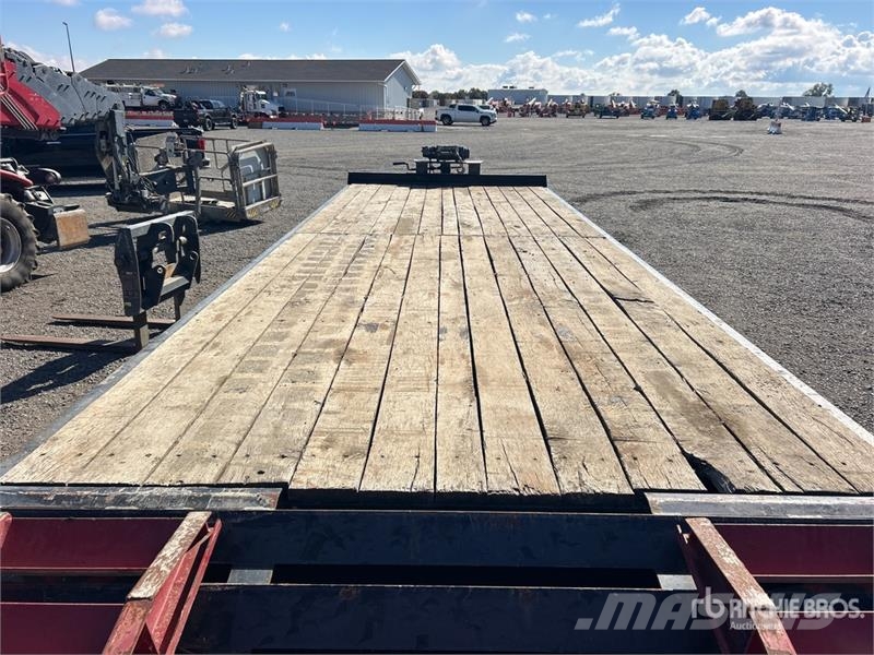 TOWMASTER T-50 28 ft Tri/A Equipment Trailer مقطورات مركبات نقل