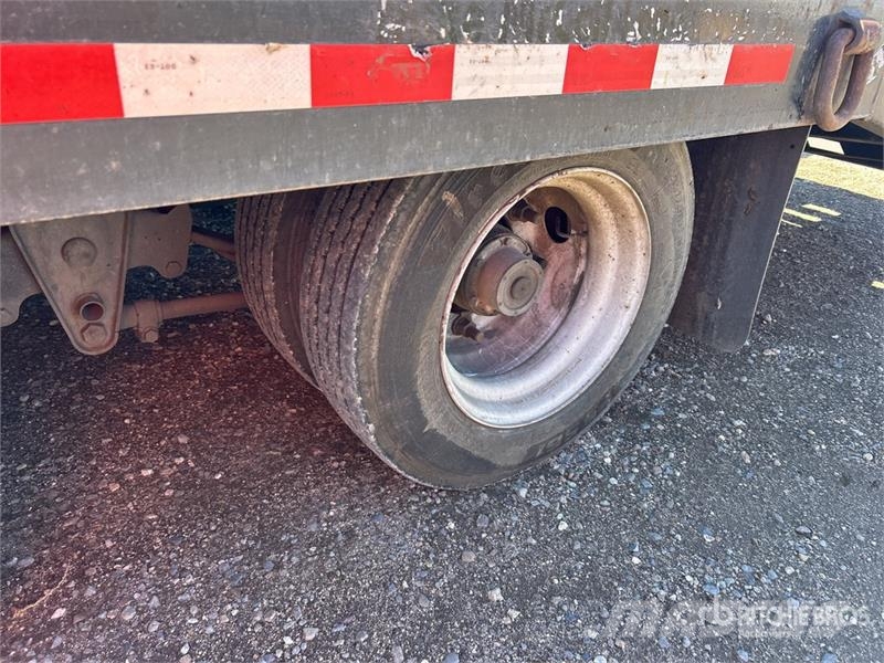 TOWMASTER T-50 28 ft Tri/A Equipment Trailer مقطورات مركبات نقل