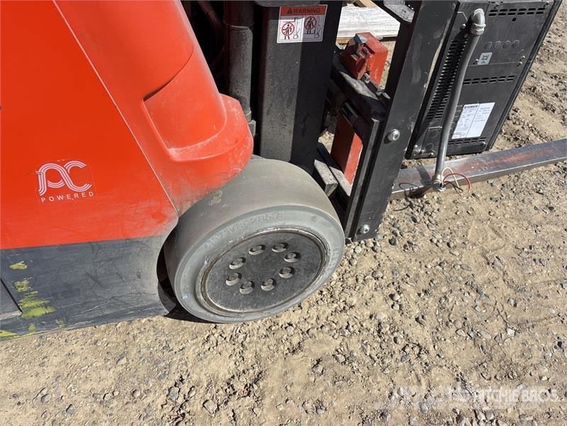 Toyota 4000 lb Electric Forklift Electric forklifts