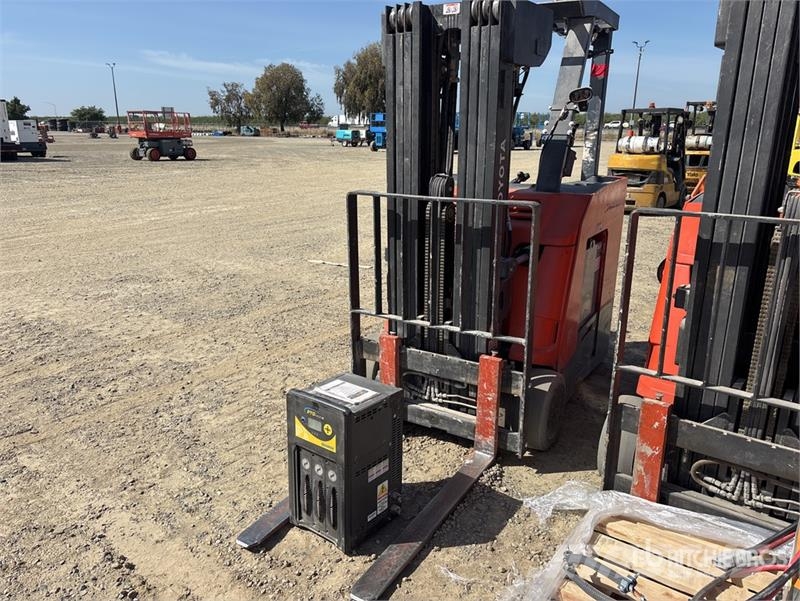 Toyota 4000 lb Electric Forklift Electric forklifts