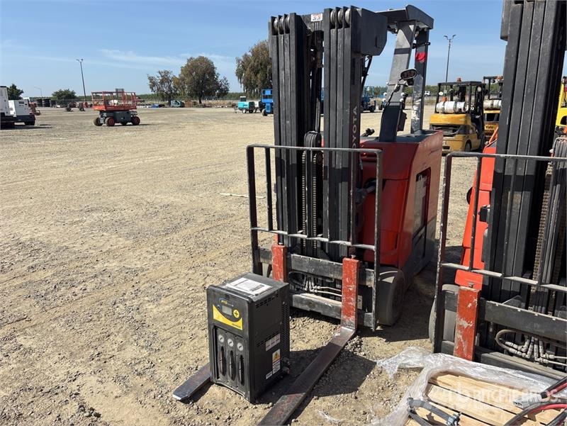 Toyota 4000 lb Electric Forklift Electric forklifts