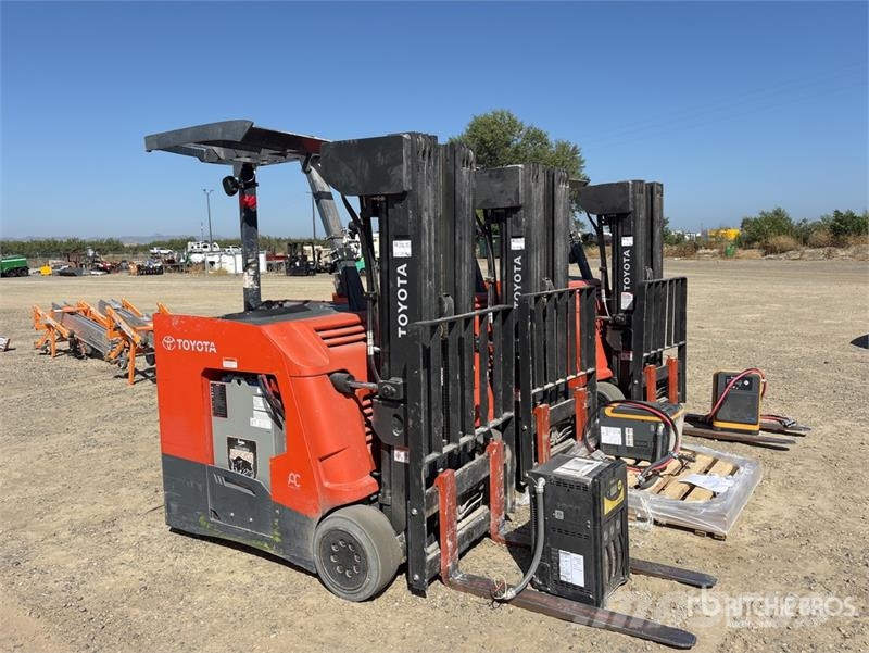 Toyota 4000 lb Electric Forklift Electric forklifts