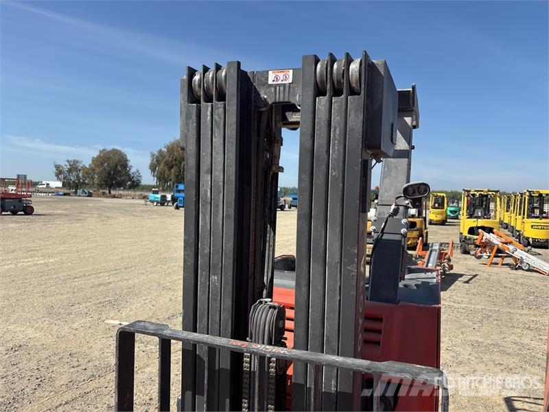 Toyota 4000 lb Electric Forklift Electric forklifts