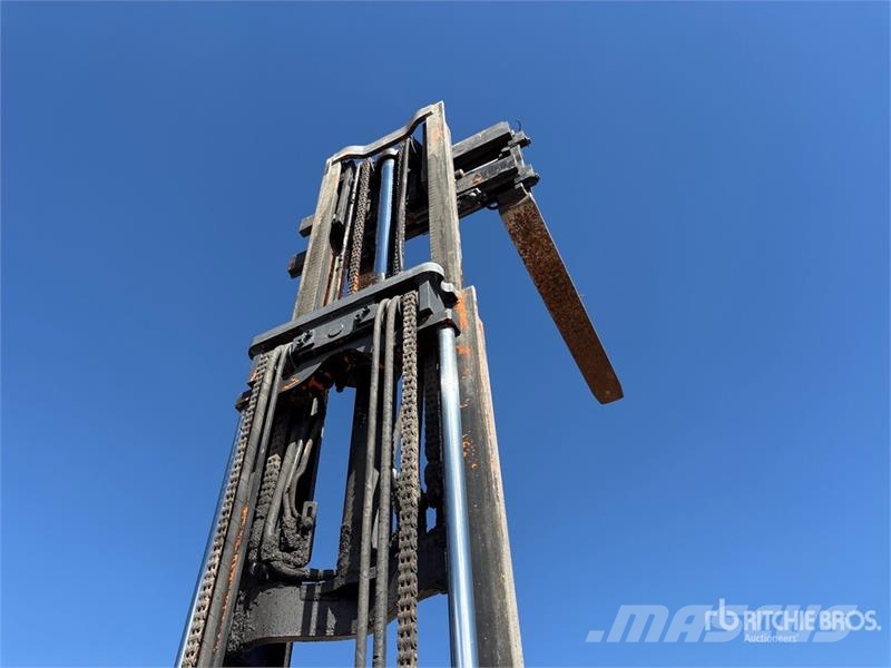 Toyota 42-4FGC25 5000 lb Cushion Tire Forklift Autokrāvēji - citi