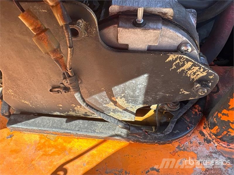 Toyota 42-4FGC25 5000 lb Cushion Tire Forklift Autokrāvēji - citi