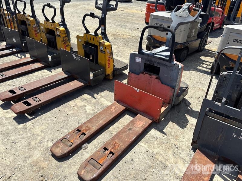 Toyota 5HBE30 6000 lb Electric Pallet Jack شاحنة يدوية بمنصة نقالة