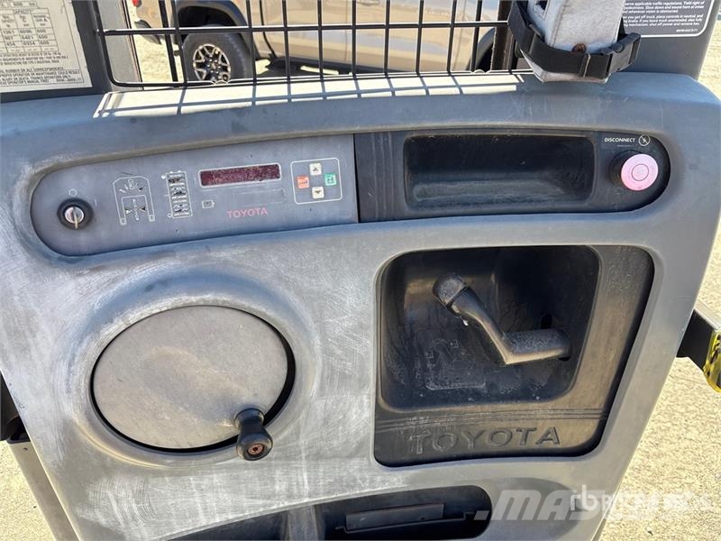 Toyota 6BPU15 Srednje dvižni komisionirni viličar