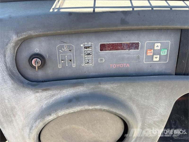 Toyota 6BPU15 Srednje dvižni komisionirni viličar