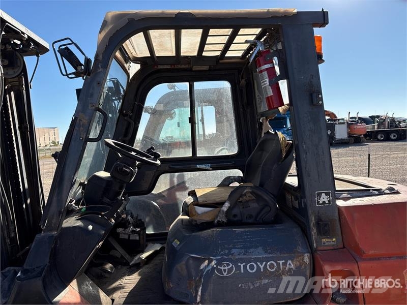 Toyota 7FDU35 7000 lb Pneumatic Tire Forklift (Inoperable 其他叉车