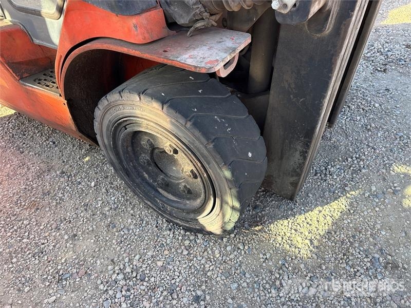 Toyota 7FDU35 7000 lb Pneumatic Tire Forklift (Inoperable 其他叉车