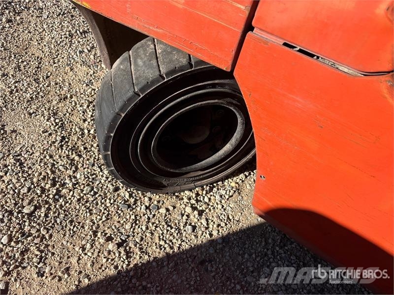 Toyota 7FDU35 7000 lb Pneumatic Tire Forklift (Inoperable 其他叉车