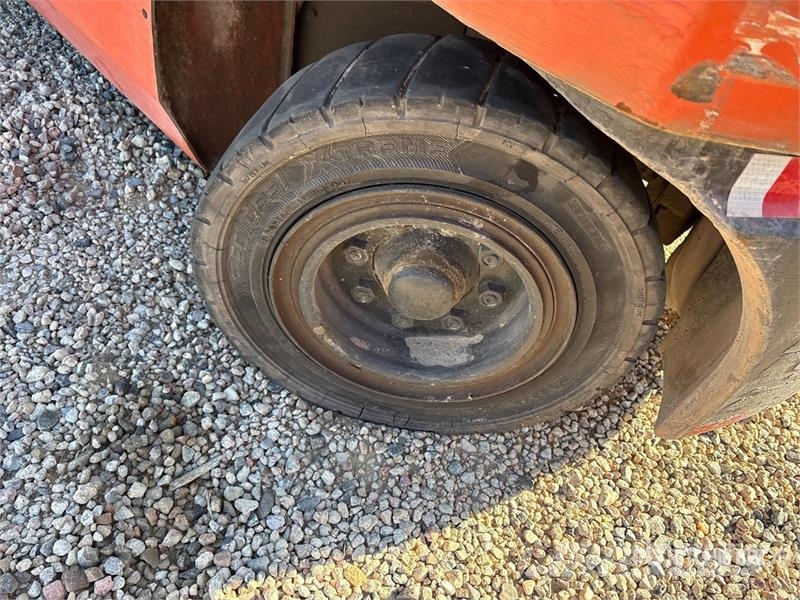 Toyota 7FDU35 7000 lb Pneumatic Tire Forklift (Inoperable 其他叉车