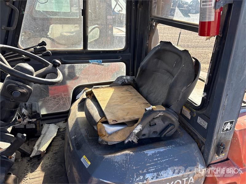 Toyota 7FDU35 7000 lb Pneumatic Tire Forklift (Inoperable 其他叉车