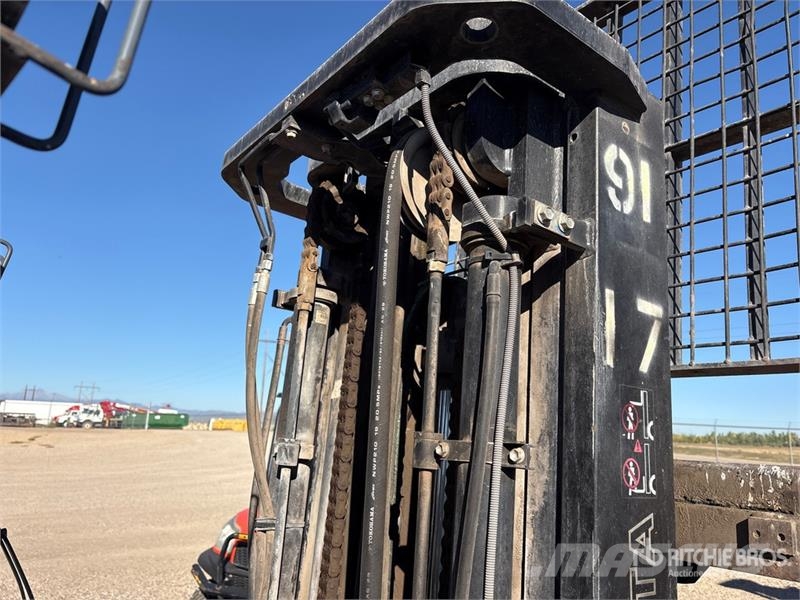 Toyota 7FDU35 7000 lb Pneumatic Tire Forklift (Inoperable 其他叉车