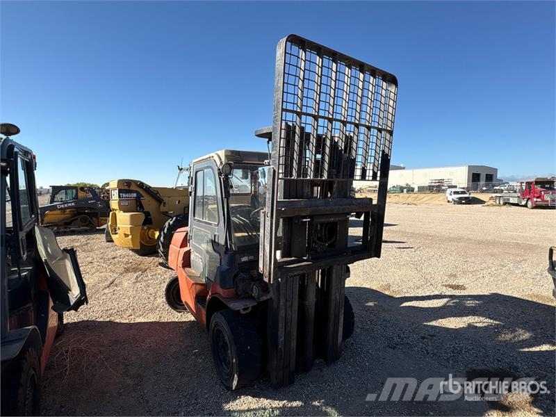 Toyota 7FDU35 7000 lb Pneumatic Tire Forklift (Inoperable 其他叉车