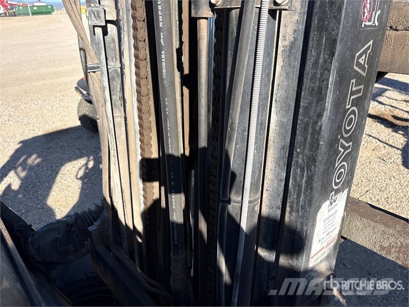 Toyota 7FDU35 7000 lb Pneumatic Tire Forklift (Inoperable 其他叉车