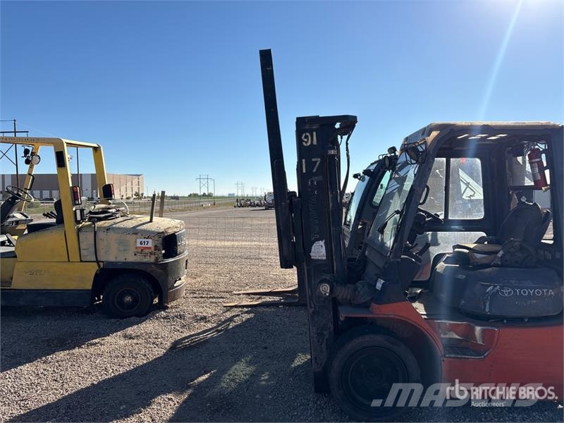 Toyota 7FDU35 7000 lb Pneumatic Tire Forklift (Inoperable 其他叉车
